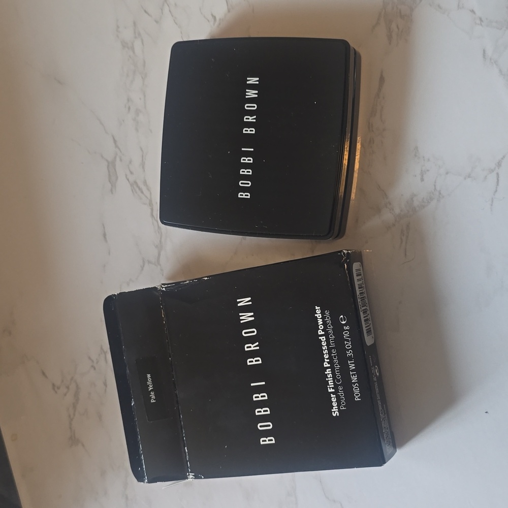 Bobbi Brown Sheer Finish Pale Yellow Pressed Powder NIB